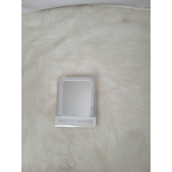 Target Bullseyes Playground LIGHTED LED Makeup Mirror NIB - Picture 1 of 4